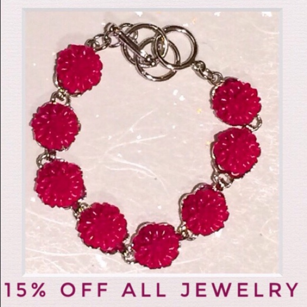 🆕 Red Carved Lucite 3D Flower Cabochon  Bracelet NWT